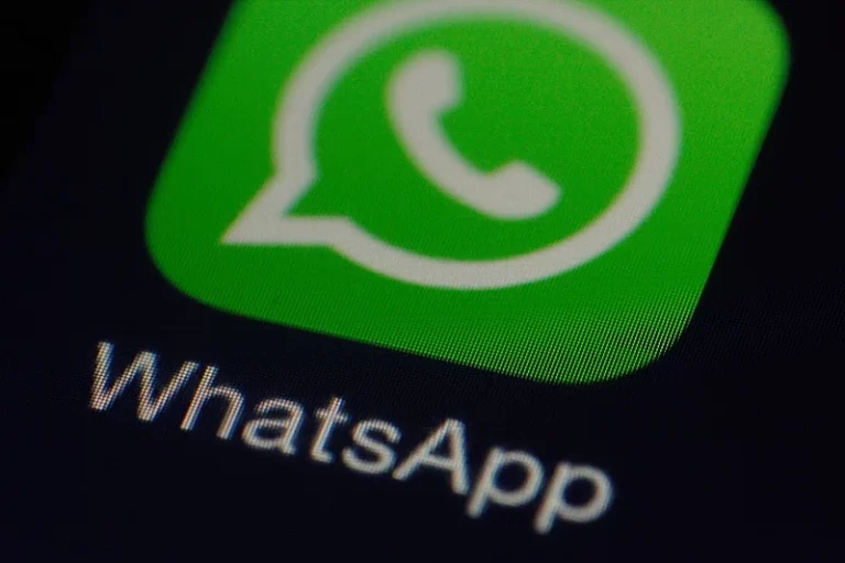 How to Sell on WhatsApp: The Ultimate Guide to Transforming Your Chat App into a Sales Channel
